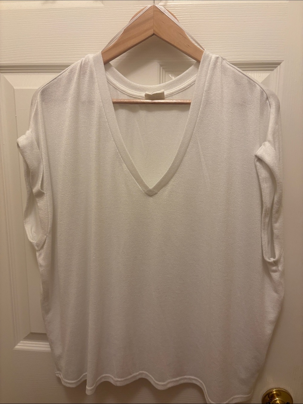 Mod Ref White V-Neck Short Sleeve Blouse A056